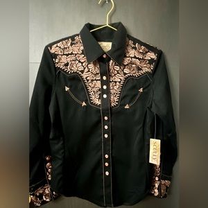 BNWT, Women’s black floral tooled embroidered western shirt. Sz Small